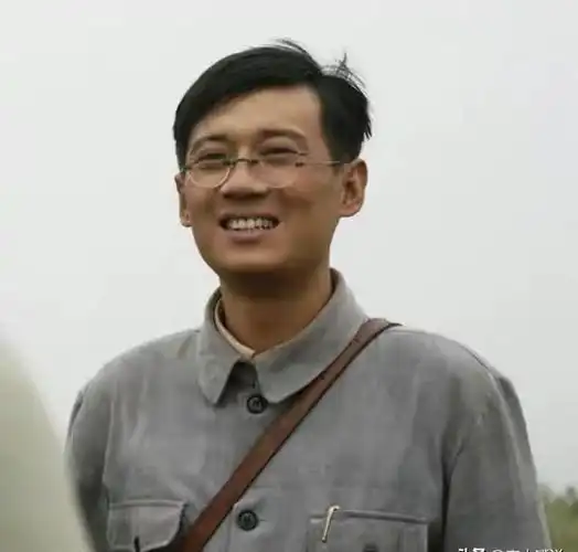 著名演员徐洪浩:比妻子大10岁,戏里演父女,戏外恩爱幸福惹人羡