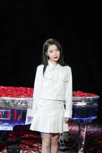 王婷受邀参加东京时装周小香风时尚穿搭魅力满分