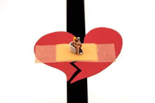 心碎上面的创可贴和男女