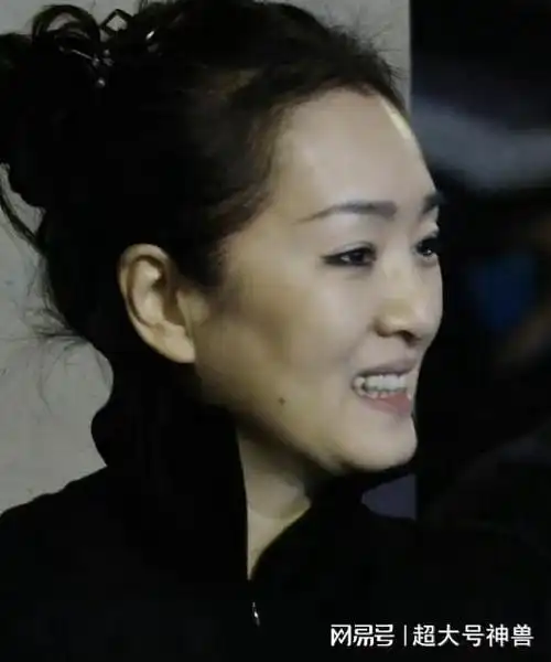 巩俐的侧颜硬照还是担当的起回眸一笑百媚生的