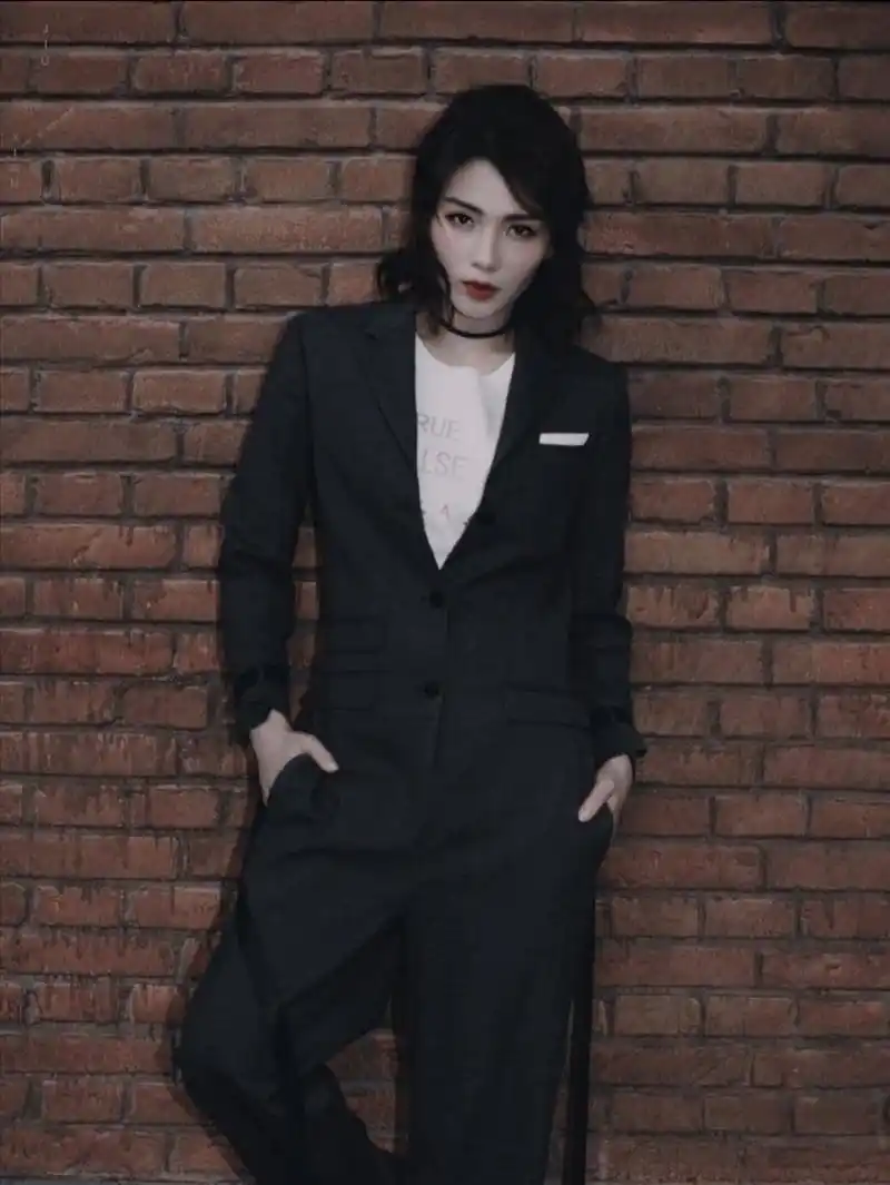 41岁刘涛真性感一袭红色曳地鱼尾裙秀美臀这身材太馋人