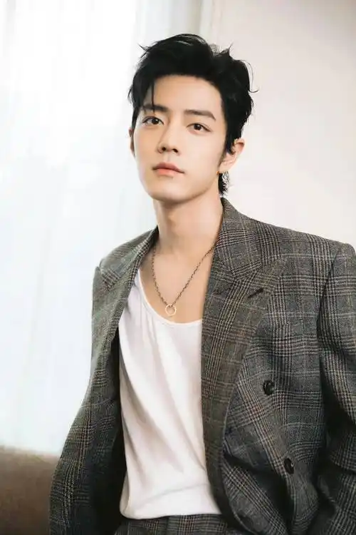 肖战时尚写真集:玉树临风,英俊潇洒