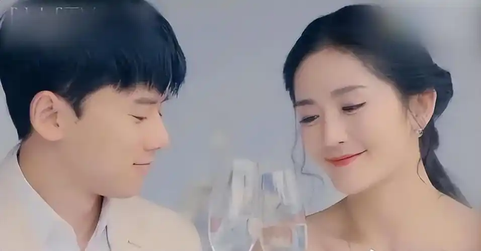 张杰谢娜带仨娃游迪士尼模范夫妻超恩爱十指紧扣如热恋情侣