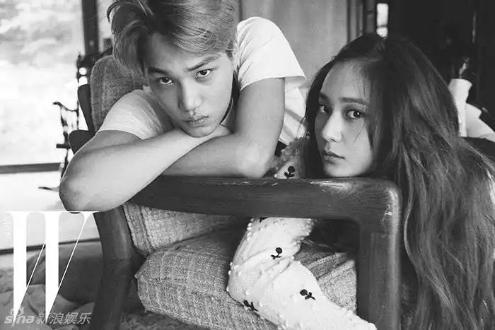 kai郑秀晶交往 昔日写真亲密躺腿卧怀