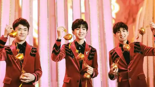 网传tfboys合体跨年,与tnt和三代同框,变相的家族演唱会?