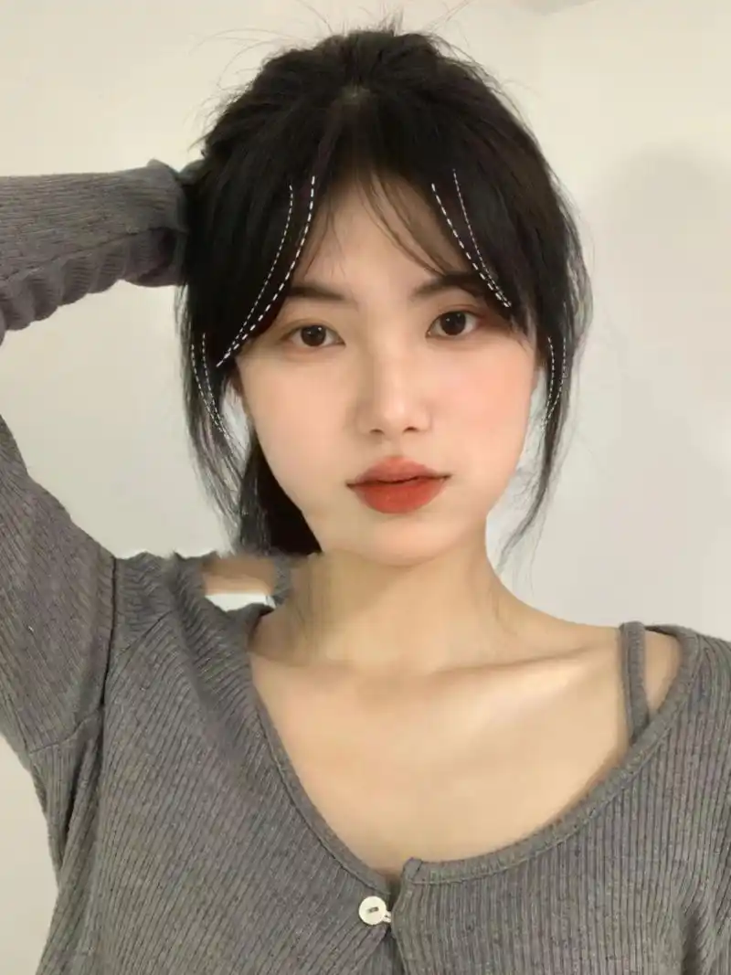 脑门大太阳穴凹陷一定要剪这款空气八字刘海 71出现脑门大,太阳穴