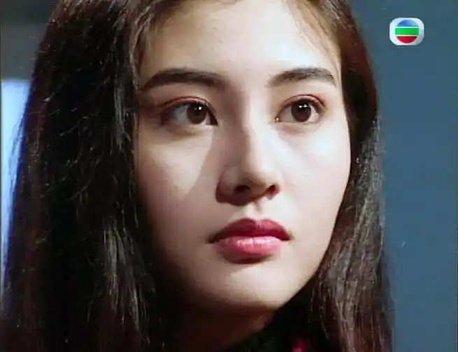 李嘉欣年轻时有多美,嫁入豪门却生下未继承自己半点美貌的儿子!