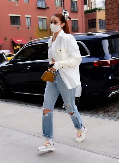 gigi hadid 曼哈顿街拍 2021/4/10 [weibo@gigihadidslay]