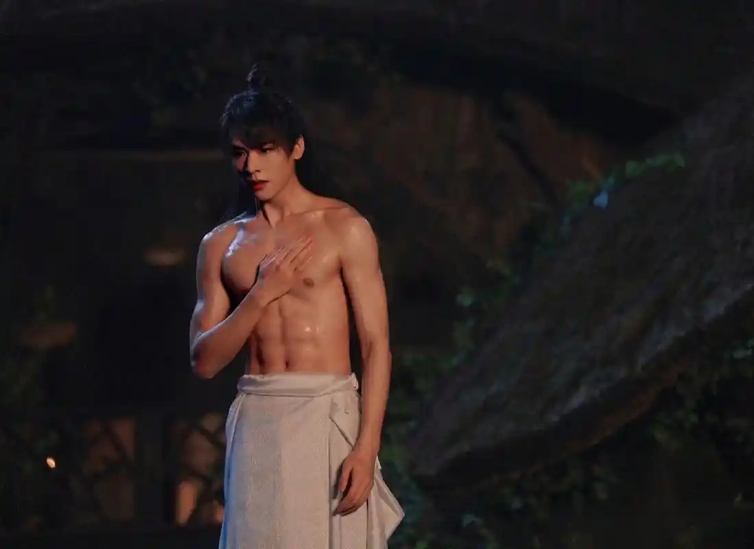 我不说[三哈][三哈] #龚俊# #龚俊隔衣服摸腹肌# #杨幂龚俊狐妖小红娘