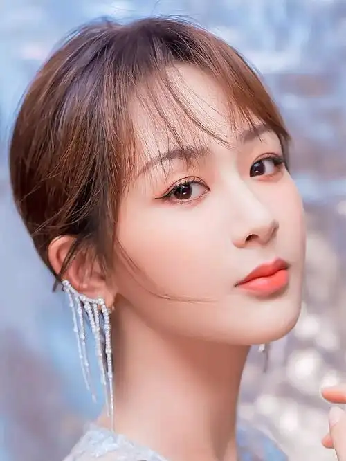 娃娃脸——杨紫