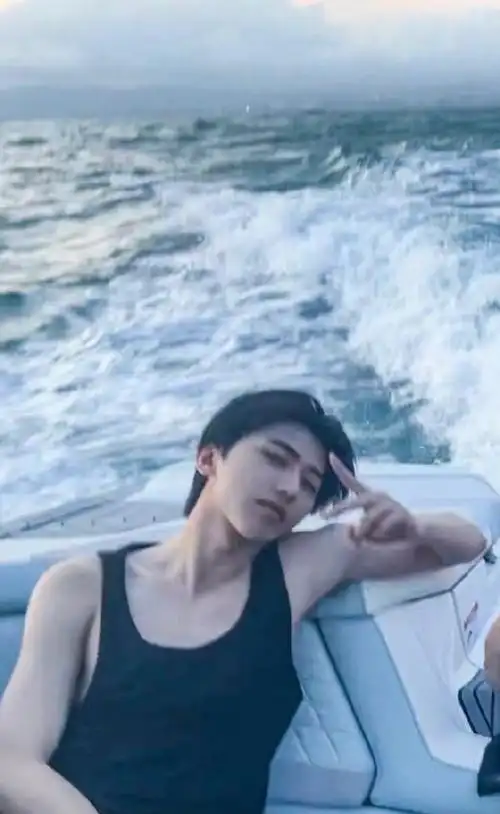 肌肉线条狠狠爱住    #蔡徐坤#ride or die至死不渝-蔡徐坤