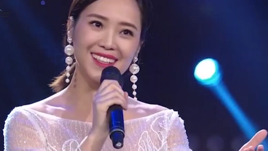 2022云朵曲风突变一首情歌唱得情意绵绵堪称云朵最深情的歌