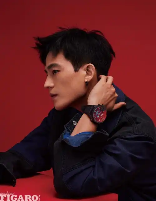 欧豪封面 计入销量 飞机盒包 madamefigaromode费加罗世界杂志2021年8