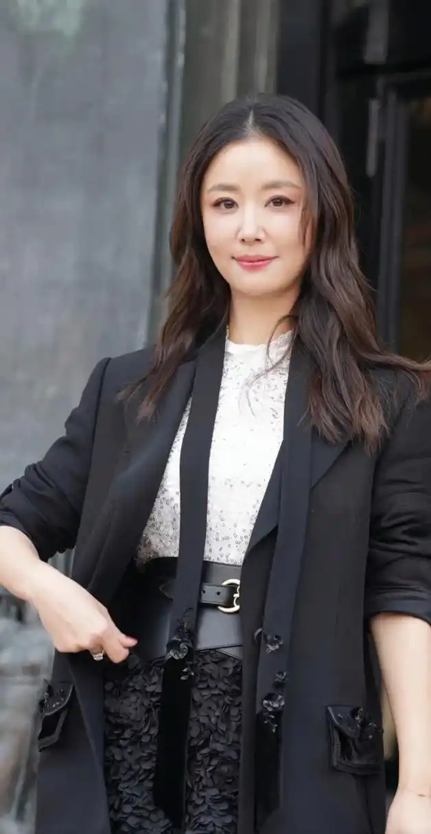 林心如在巴黎时装周上的状态真是又美又飒,端庄大气,气场好强大[比心]