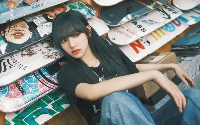 程潇潇洒滑板写真高清桌面壁纸