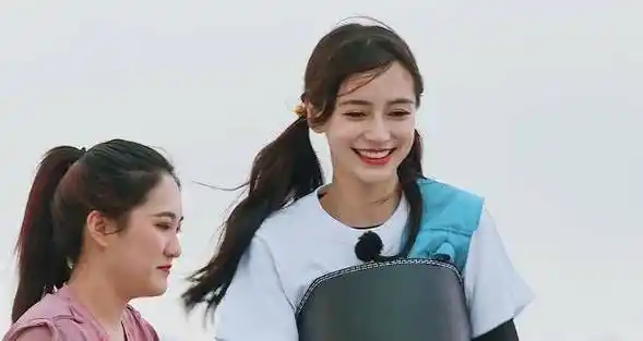 蔡徐坤的"男团腰"很细?