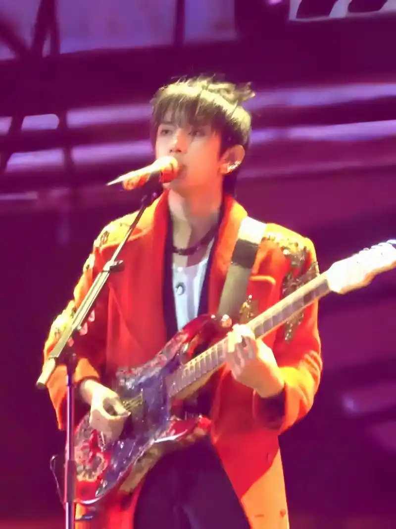 一把拉回到四年前的玊尔7815 #易烊千玺 #玊尔 #玊尔演唱会 - 抖