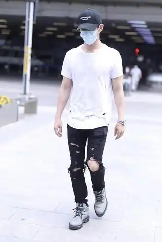 175cm李治廷"五五身"造型,紧身牛仔裤 白t,换其他人真驾驭不了