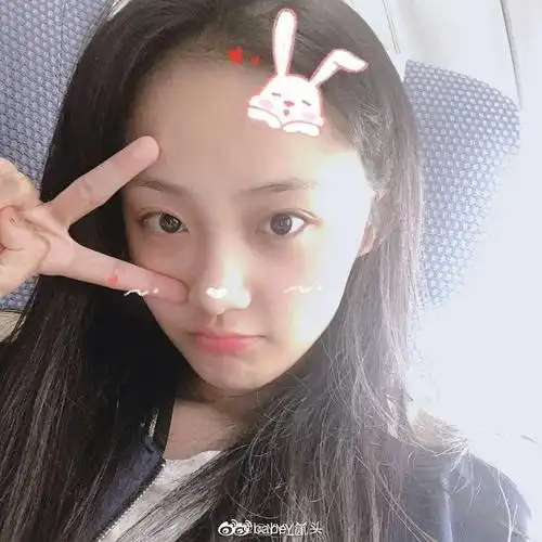 我觉得吴佳怡长得好像台湾明星谢欣颖!