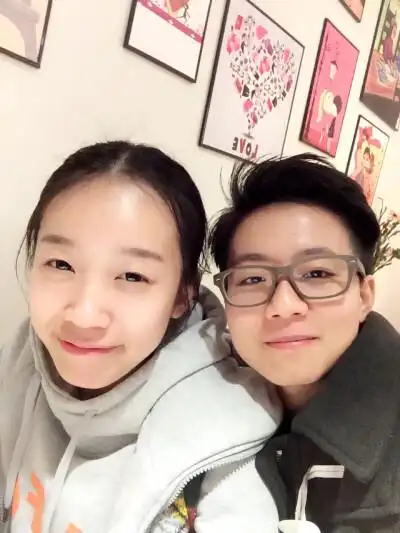 两个人最正常的合照.