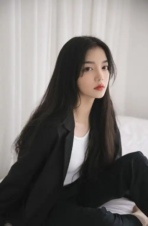 高冷气质女神迷人养眼眼神撩人写真图片[8/9]_美女写真_美桌网