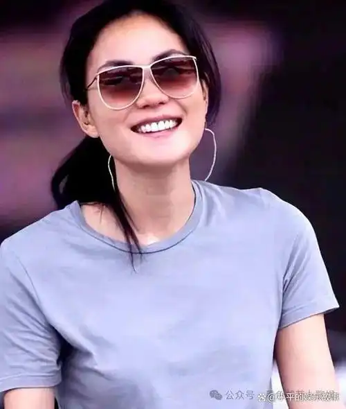 王菲两婚两离两孩子和谢霆锋分分合合53岁究竟哪来的底气