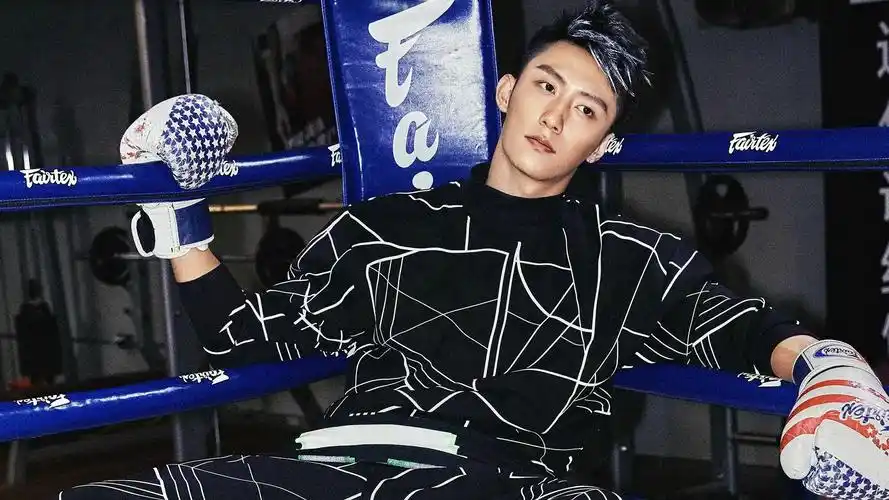 小鲜肉黄景瑜壁纸新晋男神黄景瑜