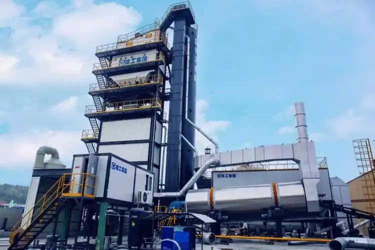 设备一响黄金万两徐工环保型沥青站助力东北大地建设