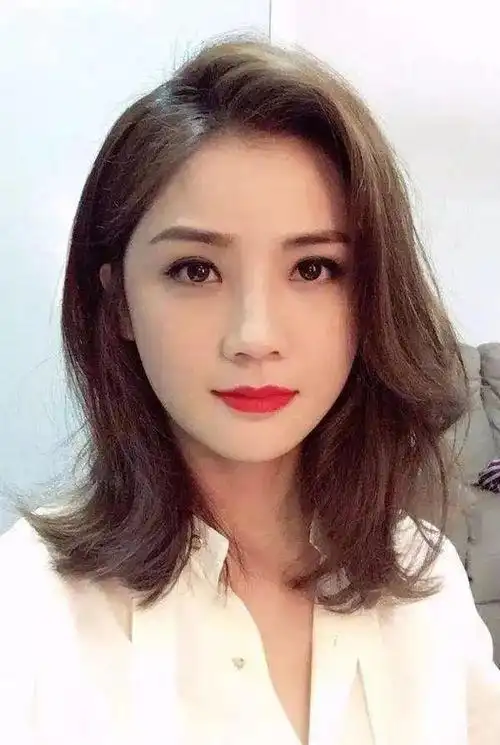 2020年即将爆火的3种"锁骨发",很多明星都换上了,减龄又好看