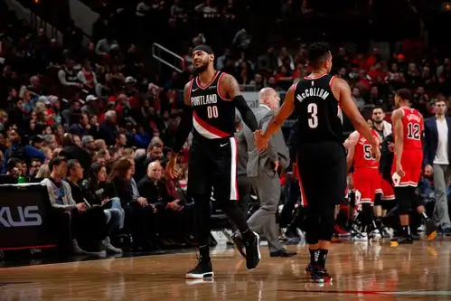 11月26日报道: nba常规赛继续进行,波特兰开拓者队(6胜12负)触底反弹