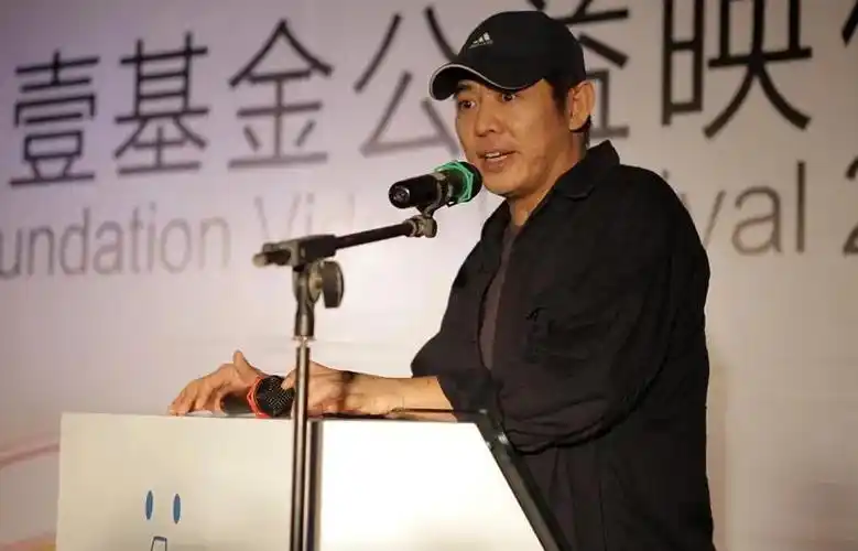 清醒且自律的李连杰的人生简介