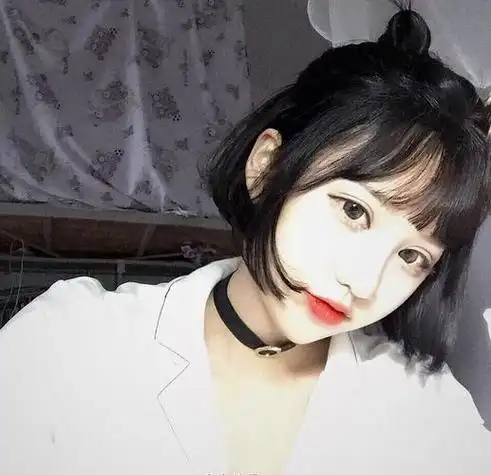 女生真人头像可爱的歪头微笑 女生头像图片大全 -【爱个性】