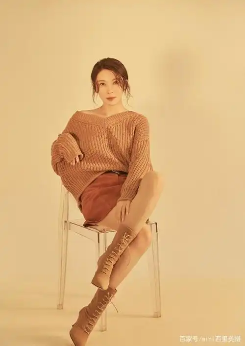 "康姨妈"张棪琰不得了,穿毛衣搭短裙美又嫩,长腿比例更是惊艳