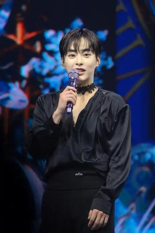 【theqoo】昨日生日粉丝见面会中的exo xiumin,哥状态好好爱了爱了!