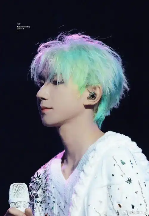 王源重庆站演唱会染白色头发##王源将染白色头发