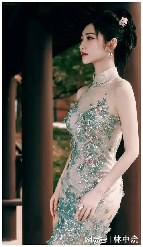 她是我见过穿旗袍最有气质的女明星了.