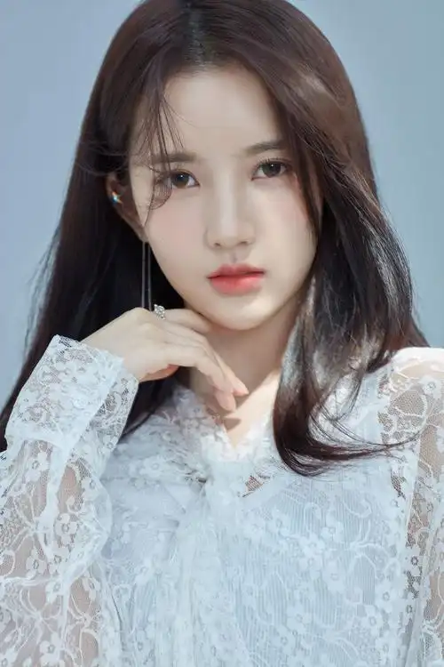 刘些宁甜美养眼写真图片18