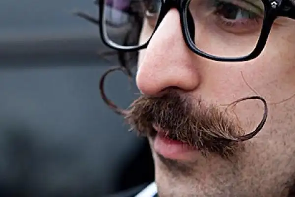 拔胡子有什么危害尤其是男性长胡子是非常正常