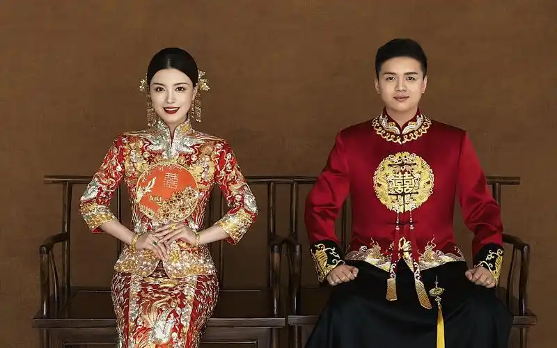 穿上龙凤褂,才知道拍中式婚纱照的意义丨郑州婚纱照