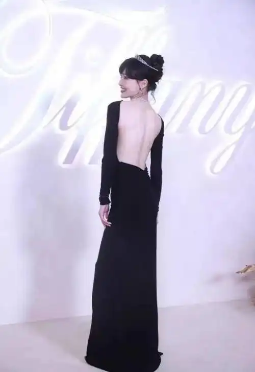 上海这一夜赫本风的唐嫣风韵犹存的刘嘉玲都不如钟楚曦