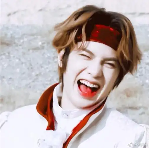 黄明昊超话#黄明昊图片#分享泰菲笑的图片真的是实名制心动(昊哥要