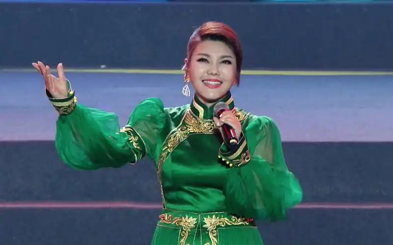 乌兰图雅 - 送你一首吉祥的歌