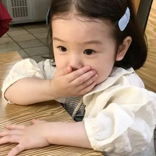 火遍全网的表情包小女孩!凭可爱萌翻所有人:骗我生女儿