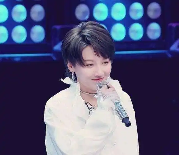 刘雨昕会成为下一个孟美岐吗_蔡徐坤_舞台_观众们