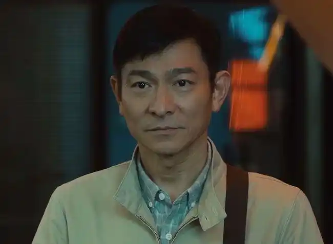 人潮汹涌排片口碑上涨万茜和肖央的最后选择让刘德华感动