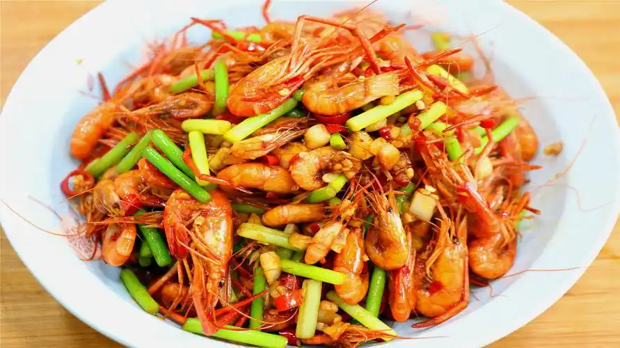 四川人喜欢这样炒河虾,不油炸更鲜嫩更简单,虾肉入味鲜美又好吃