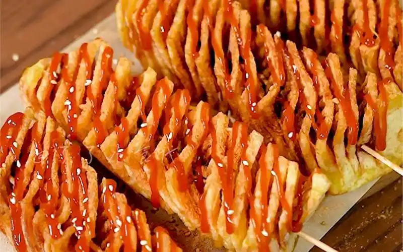 太妙了!两根筷子完美复刻夜市的旋风薯塔,香香脆脆的,做少了真不够吃!