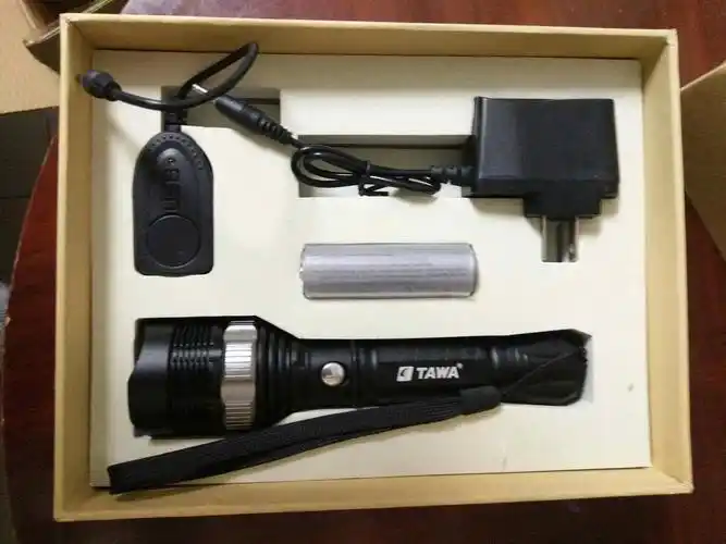 德国tawa 户外强光手电筒 充电变焦防水手电自驾野营骑行手电筒
