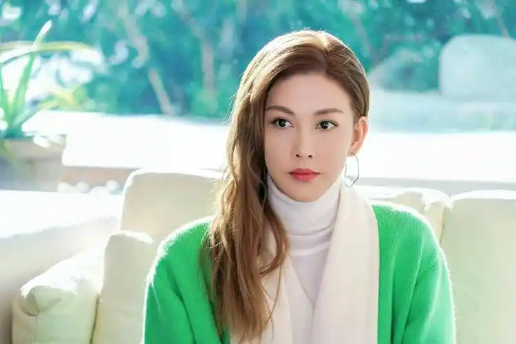 只是一直都是出演配角的李彩桦这些年总是不温不火,早前在2022年的