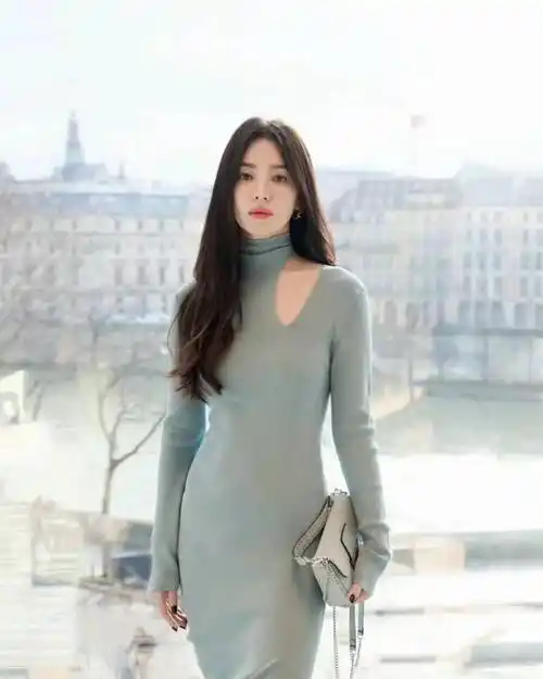 宋慧乔剪"波波头"太美了,露脐西装 西装短裤,高级又洋气_气质_身材